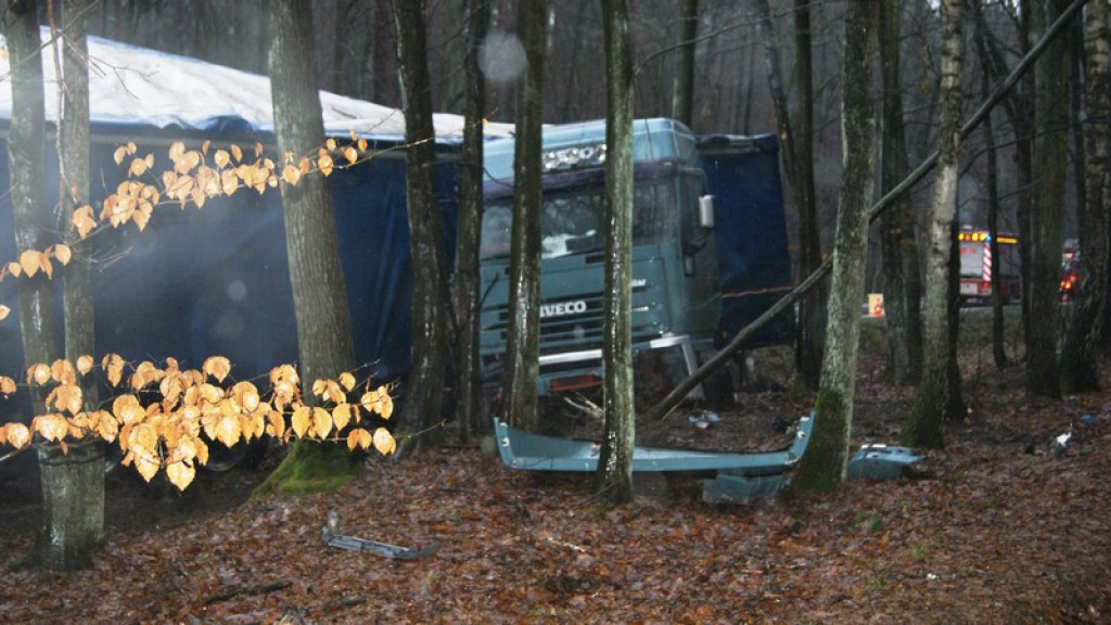 Ciężarówka wypadła z drogi. Spore utrudnienia na DK 39
