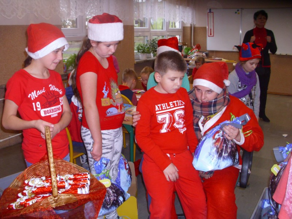 Mikołaj w PSP w Olszance...