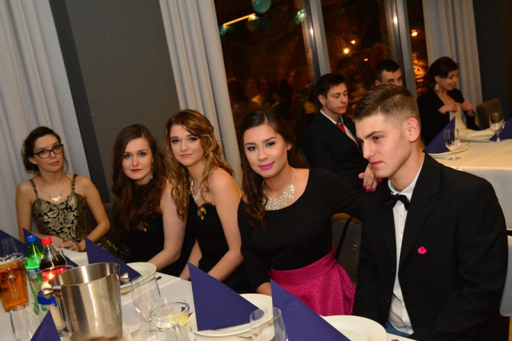 Studniówki 2016. Maturzyści ZSZ nr 1 w Brzegu, bawili się w czterogwiazdkowym hotelu [galeria zdjęć]