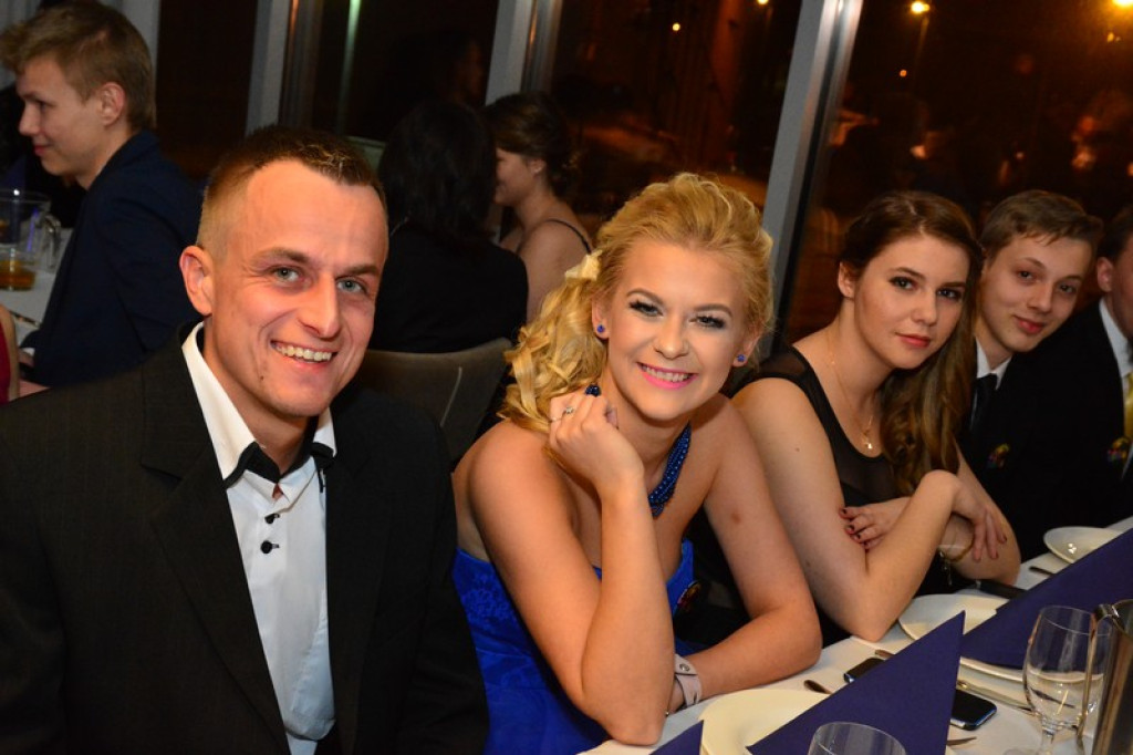 Studniówki 2016. Maturzyści ZSZ nr 1 w Brzegu, bawili się w czterogwiazdkowym hotelu [galeria zdjęć]