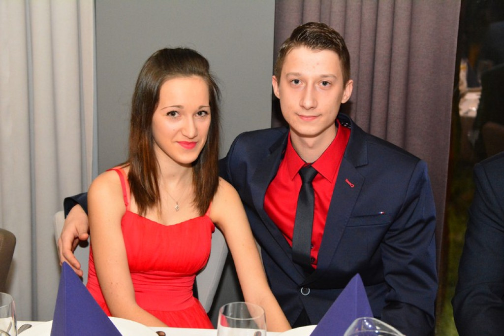 Studniówki 2016. Maturzyści ZSZ nr 1 w Brzegu, bawili się w czterogwiazdkowym hotelu [galeria zdjęć]