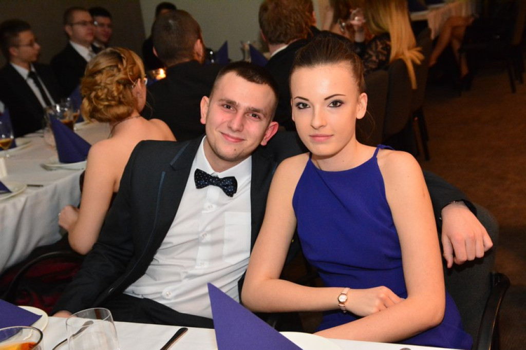 Studniówki 2016. Maturzyści ZSZ nr 1 w Brzegu, bawili się w czterogwiazdkowym hotelu [galeria zdjęć]