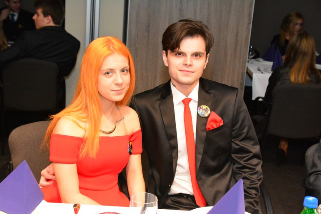 Studniówki 2016. Maturzyści ZSZ nr 1 w Brzegu, bawili się w czterogwiazdkowym hotelu [galeria zdjęć]