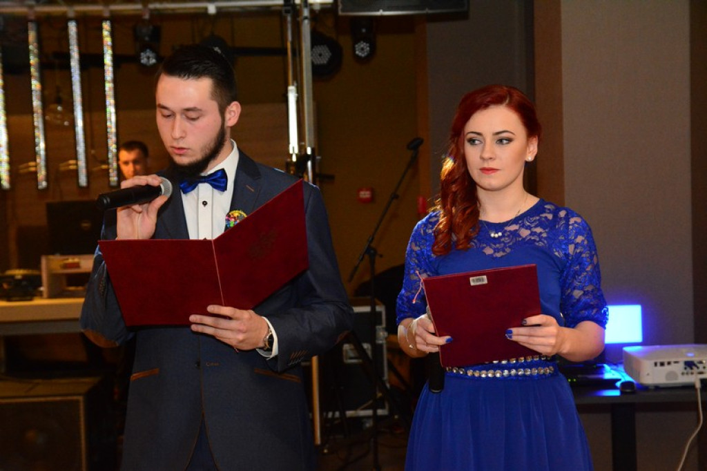 Studniówki 2016. Maturzyści ZSZ nr 1 w Brzegu, bawili się w czterogwiazdkowym hotelu [galeria zdjęć]