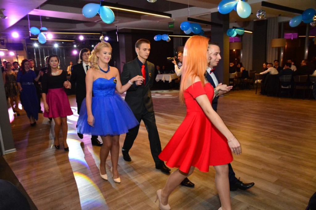 Studniówki 2016. Maturzyści ZSZ nr 1 w Brzegu, bawili się w czterogwiazdkowym hotelu [galeria zdjęć]