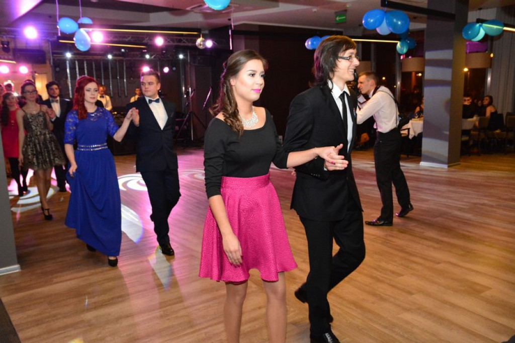 Studniówki 2016. Maturzyści ZSZ nr 1 w Brzegu, bawili się w czterogwiazdkowym hotelu [galeria zdjęć]