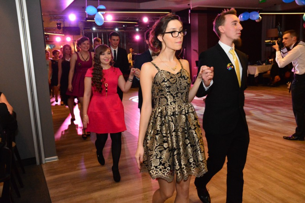 Studniówki 2016. Maturzyści ZSZ nr 1 w Brzegu, bawili się w czterogwiazdkowym hotelu [galeria zdjęć]