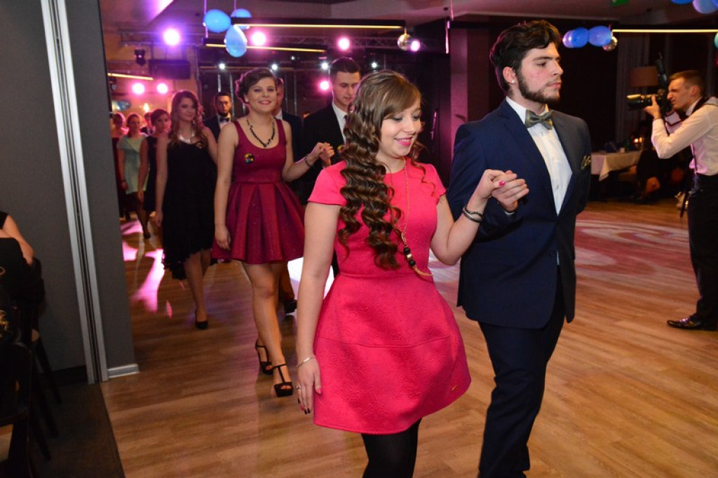 Studniówki 2016. Maturzyści ZSZ nr 1 w Brzegu, bawili się w czterogwiazdkowym hotelu [galeria zdjęć]