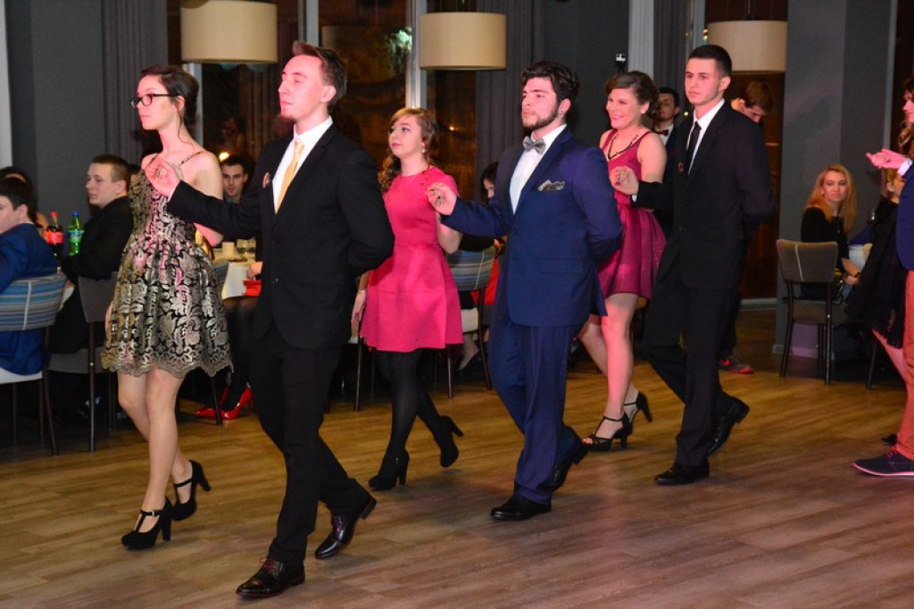 Studniówki 2016. Maturzyści ZSZ nr 1 w Brzegu, bawili się w czterogwiazdkowym hotelu [galeria zdjęć]