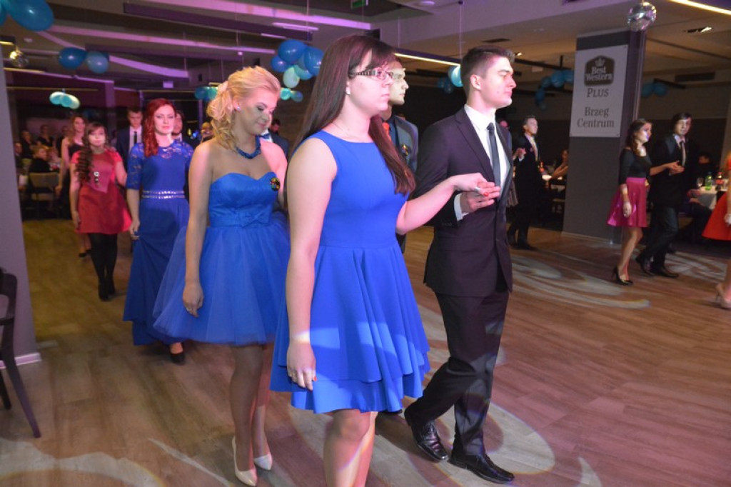 Studniówki 2016. Maturzyści ZSZ nr 1 w Brzegu, bawili się w czterogwiazdkowym hotelu [galeria zdjęć]