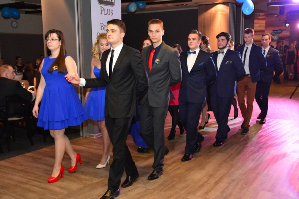 Studniówki 2016. Maturzyści ZSZ nr 1 w Brzegu, bawili się w czterogwiazdkowym hotelu [galeria zdjęć]