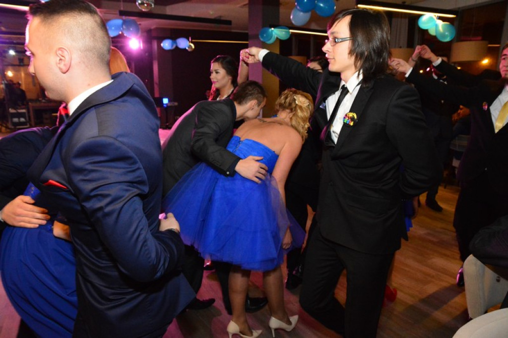 Studniówki 2016. Maturzyści ZSZ nr 1 w Brzegu, bawili się w czterogwiazdkowym hotelu [galeria zdjęć]