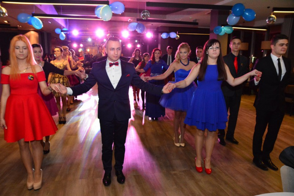 Studniówki 2016. Maturzyści ZSZ nr 1 w Brzegu, bawili się w czterogwiazdkowym hotelu [galeria zdjęć]