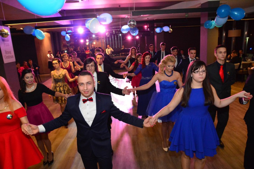 Studniówki 2016. Maturzyści ZSZ nr 1 w Brzegu, bawili się w czterogwiazdkowym hotelu [galeria zdjęć]