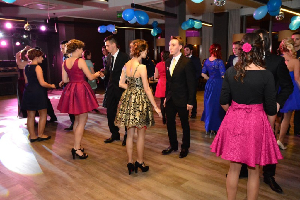 Studniówki 2016. Maturzyści ZSZ nr 1 w Brzegu, bawili się w czterogwiazdkowym hotelu [galeria zdjęć]