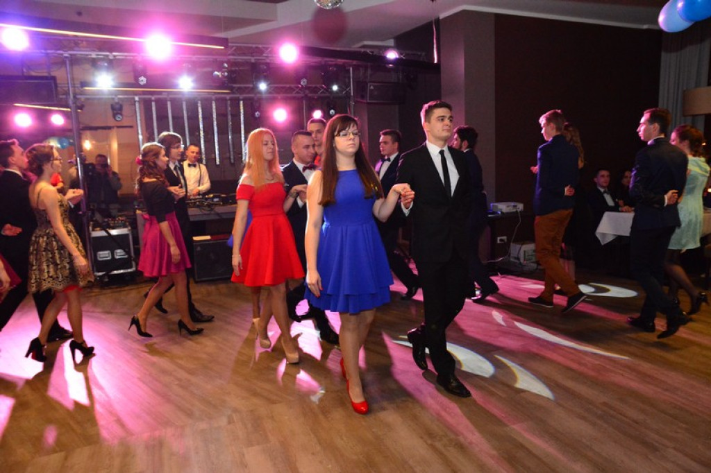 Studniówki 2016. Maturzyści ZSZ nr 1 w Brzegu, bawili się w czterogwiazdkowym hotelu [galeria zdjęć]