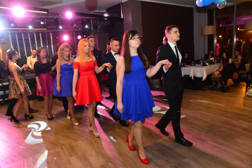 Studniówki 2016. Maturzyści ZSZ nr 1 w Brzegu, bawili się w czterogwiazdkowym hotelu [galeria zdjęć]