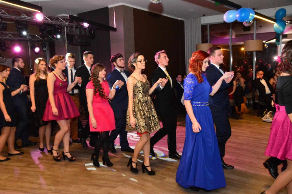 Studniówki 2016. Maturzyści ZSZ nr 1 w Brzegu, bawili się w czterogwiazdkowym hotelu [galeria zdjęć]