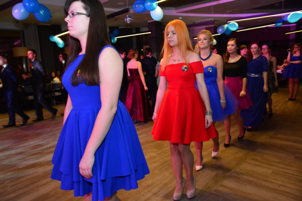 Studniówki 2016. Maturzyści ZSZ nr 1 w Brzegu, bawili się w czterogwiazdkowym hotelu [galeria zdjęć]