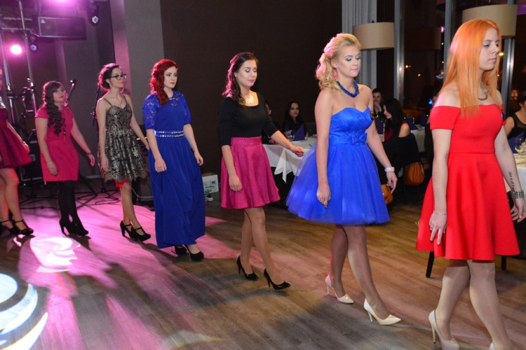 Studniówki 2016. Maturzyści ZSZ nr 1 w Brzegu, bawili się w czterogwiazdkowym hotelu [galeria zdjęć]