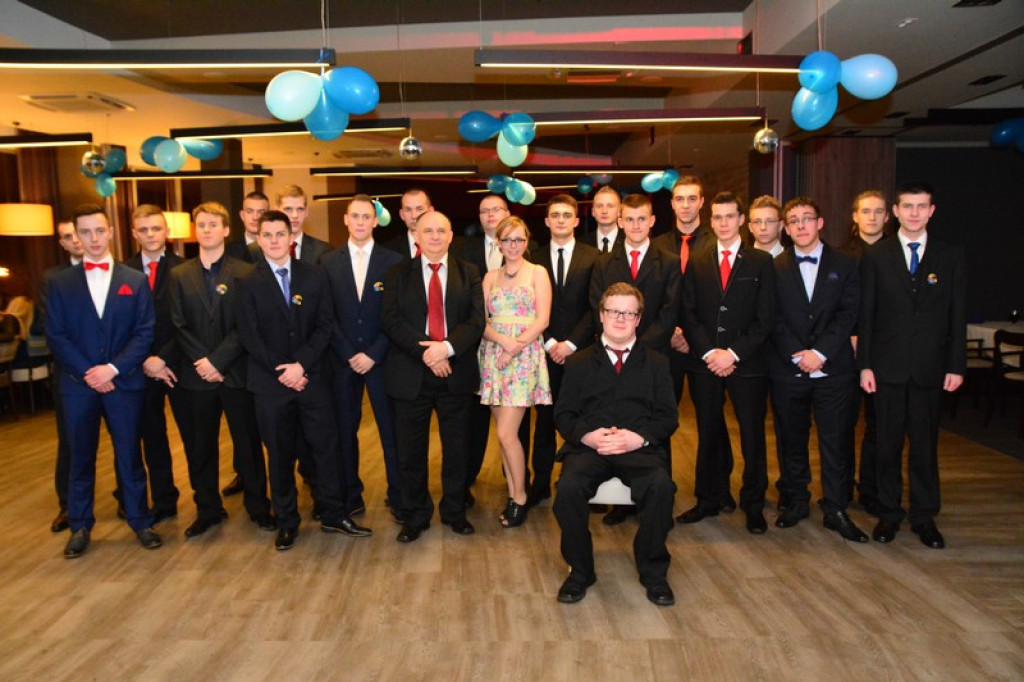 Studniówki 2016. Maturzyści ZSZ nr 1 w Brzegu, bawili się w czterogwiazdkowym hotelu [galeria zdjęć]