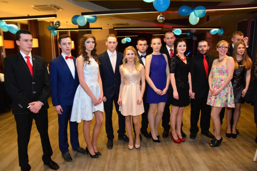 Studniówki 2016. Maturzyści ZSZ nr 1 w Brzegu, bawili się w czterogwiazdkowym hotelu [galeria zdjęć]