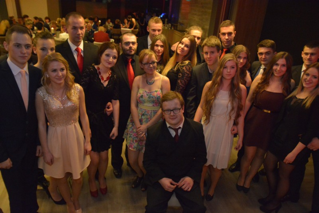 Studniówki 2016. Maturzyści ZSZ nr 1 w Brzegu, bawili się w czterogwiazdkowym hotelu [galeria zdjęć]