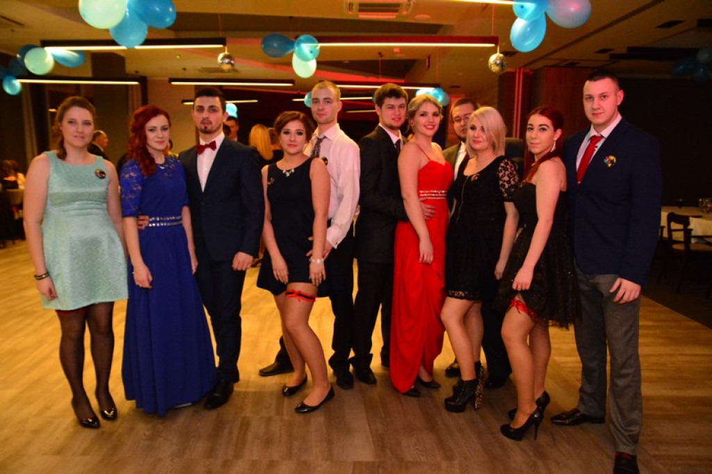 Studniówki 2016. Maturzyści ZSZ nr 1 w Brzegu, bawili się w czterogwiazdkowym hotelu [galeria zdjęć]