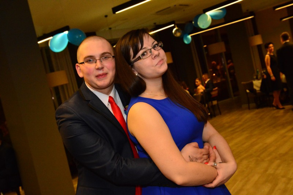 Studniówki 2016. Maturzyści ZSZ nr 1 w Brzegu, bawili się w czterogwiazdkowym hotelu [galeria zdjęć]