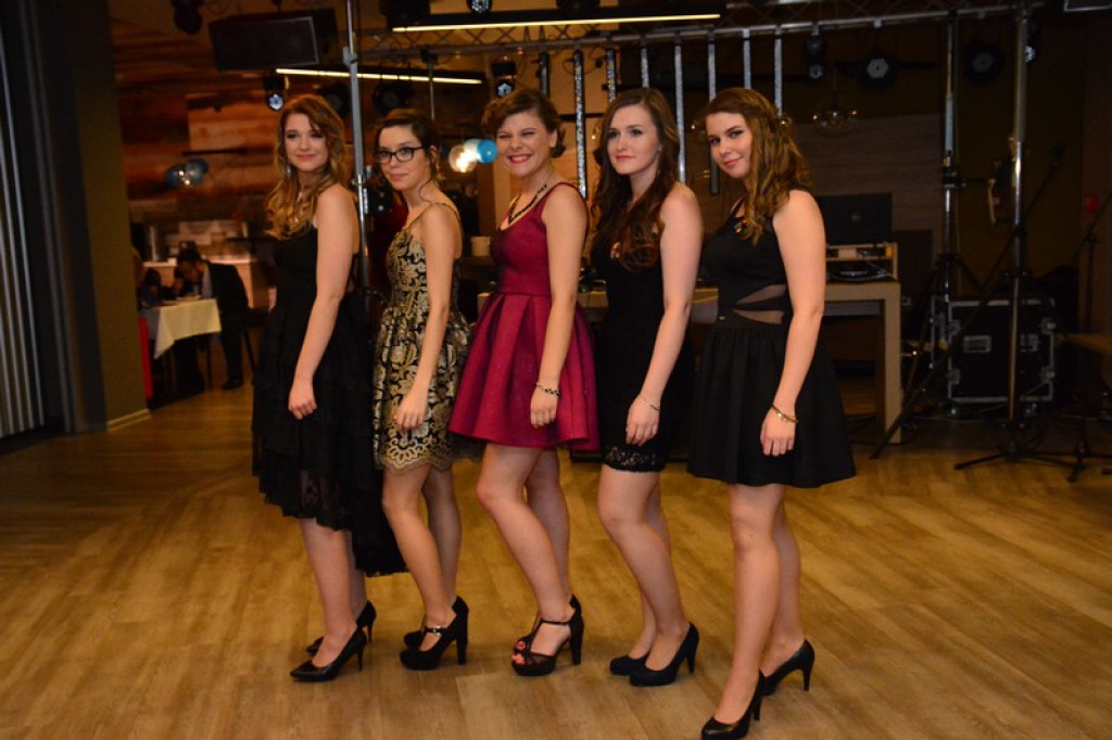 Studniówki 2016. Maturzyści ZSZ nr 1 w Brzegu, bawili się w czterogwiazdkowym hotelu [galeria zdjęć]