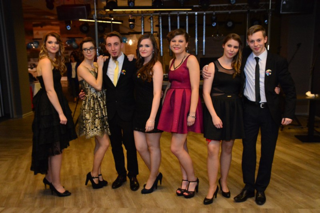 Studniówki 2016. Maturzyści ZSZ nr 1 w Brzegu, bawili się w czterogwiazdkowym hotelu [galeria zdjęć]