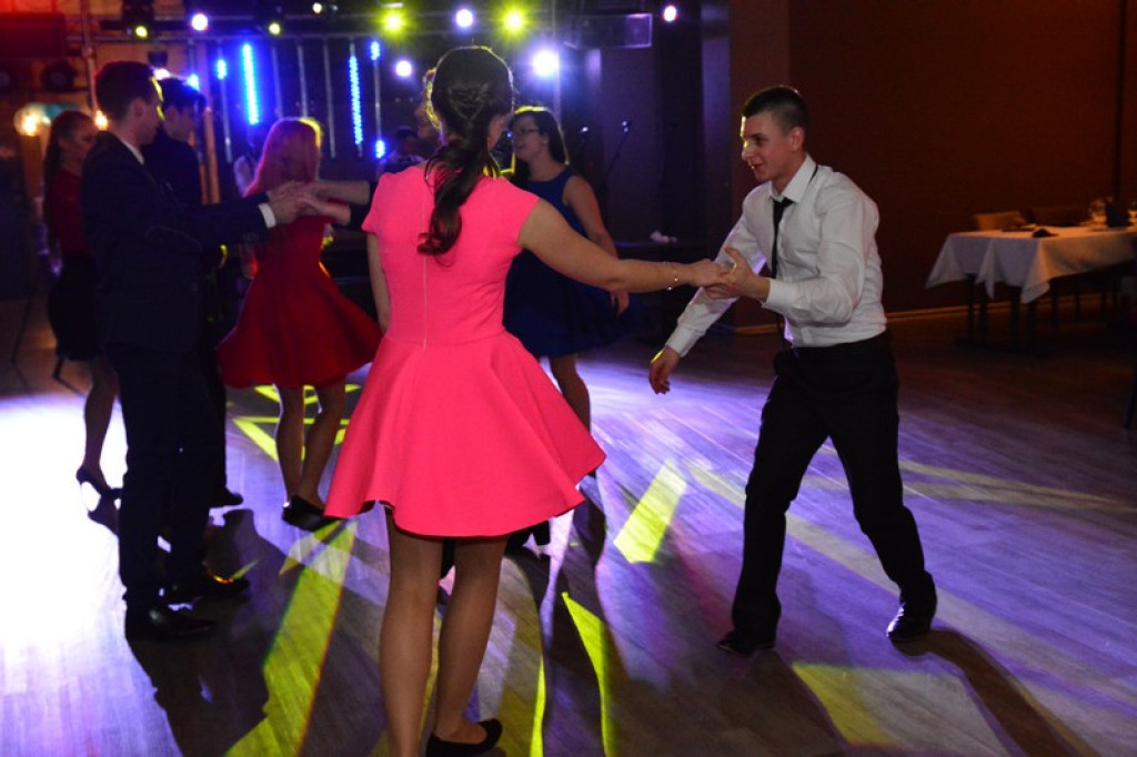 Studniówki 2016. Maturzyści ZSZ nr 1 w Brzegu, bawili się w czterogwiazdkowym hotelu [galeria zdjęć]