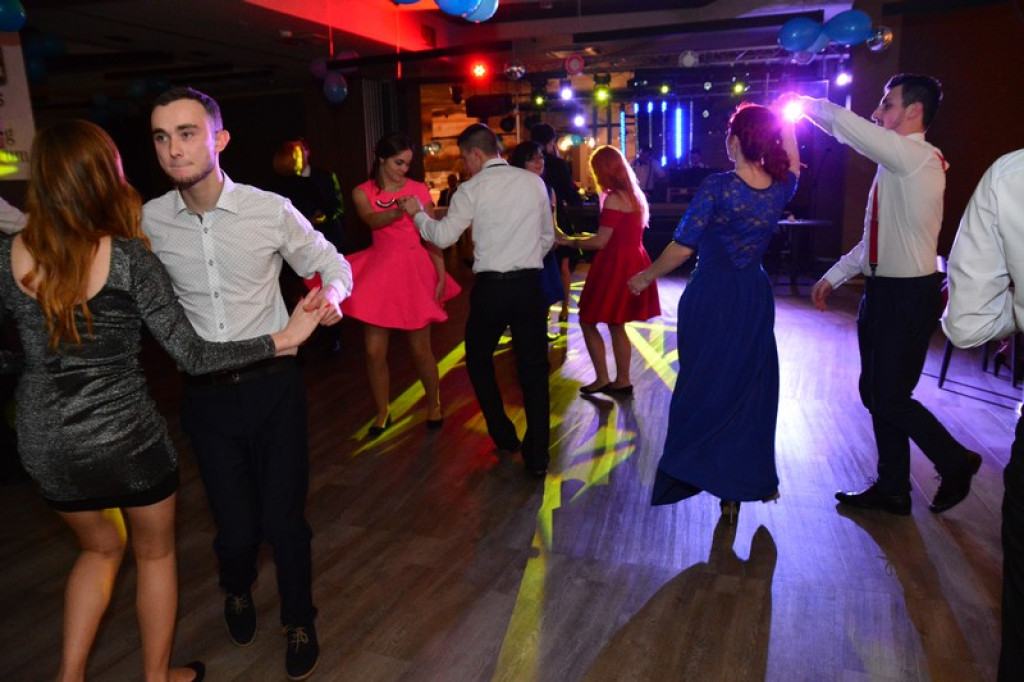 Studniówki 2016. Maturzyści ZSZ nr 1 w Brzegu, bawili się w czterogwiazdkowym hotelu [galeria zdjęć]