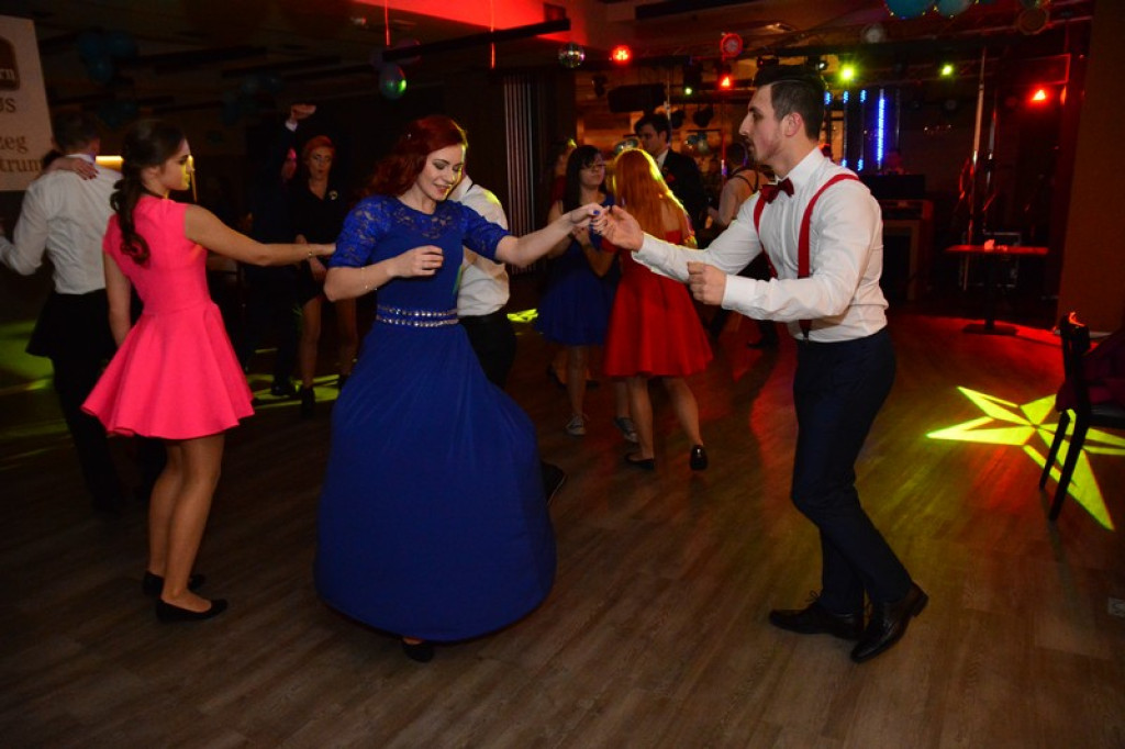 Studniówki 2016. Maturzyści ZSZ nr 1 w Brzegu, bawili się w czterogwiazdkowym hotelu [galeria zdjęć]