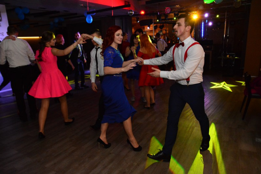 Studniówki 2016. Maturzyści ZSZ nr 1 w Brzegu, bawili się w czterogwiazdkowym hotelu [galeria zdjęć]