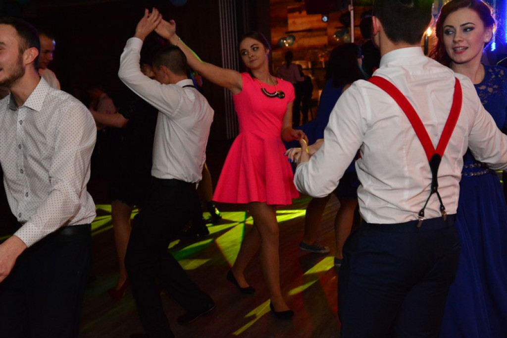 Studniówki 2016. Maturzyści ZSZ nr 1 w Brzegu, bawili się w czterogwiazdkowym hotelu [galeria zdjęć]