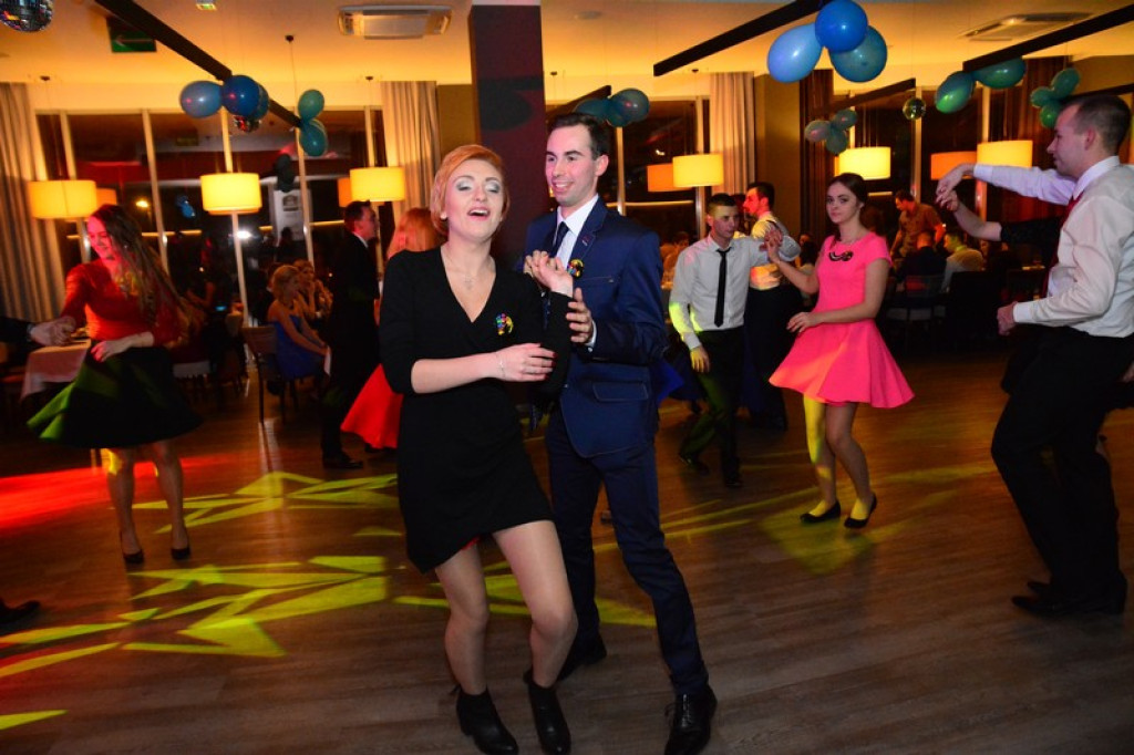 Studniówki 2016. Maturzyści ZSZ nr 1 w Brzegu, bawili się w czterogwiazdkowym hotelu [galeria zdjęć]