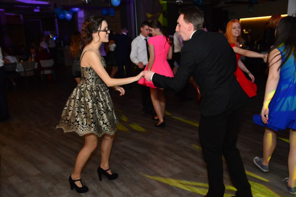 Studniówki 2016. Maturzyści ZSZ nr 1 w Brzegu, bawili się w czterogwiazdkowym hotelu [galeria zdjęć]