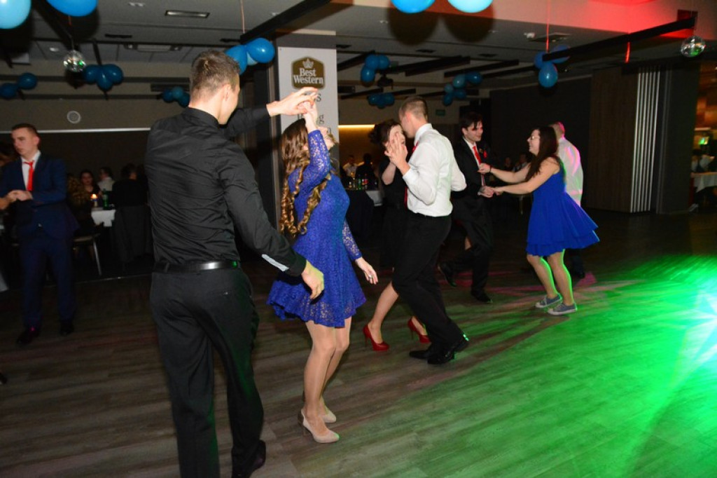 Studniówki 2016. Maturzyści ZSZ nr 1 w Brzegu, bawili się w czterogwiazdkowym hotelu [galeria zdjęć]