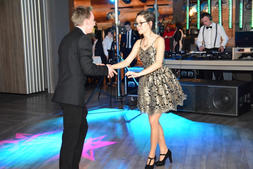 Studniówki 2016. Maturzyści ZSZ nr 1 w Brzegu, bawili się w czterogwiazdkowym hotelu [galeria zdjęć]