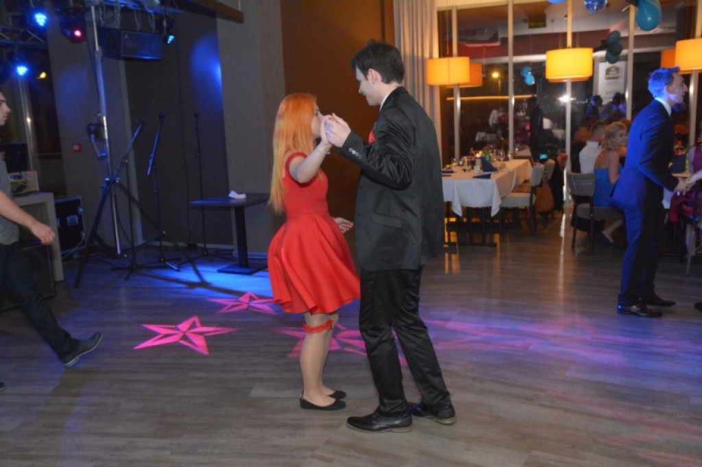 Studniówki 2016. Maturzyści ZSZ nr 1 w Brzegu, bawili się w czterogwiazdkowym hotelu [galeria zdjęć]