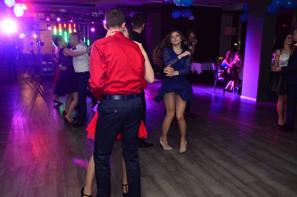 Studniówki 2016. Maturzyści ZSZ nr 1 w Brzegu, bawili się w czterogwiazdkowym hotelu [galeria zdjęć]