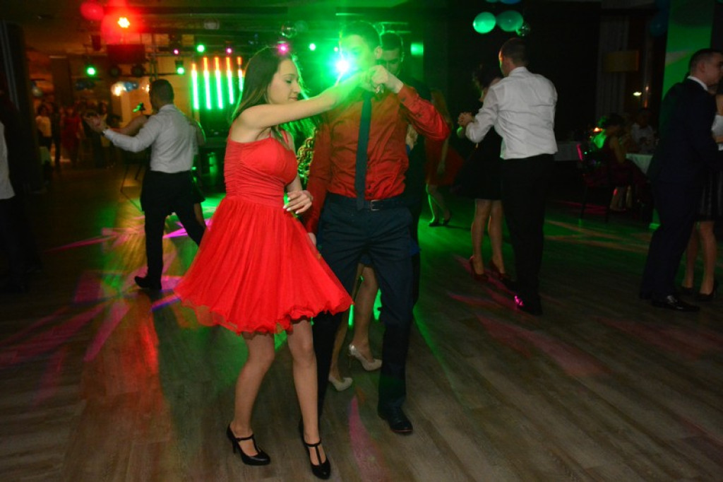 Studniówki 2016. Maturzyści ZSZ nr 1 w Brzegu, bawili się w czterogwiazdkowym hotelu [galeria zdjęć]