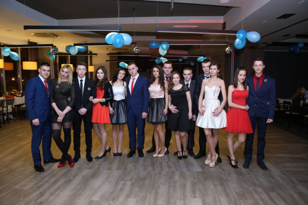 Studniówki 2016. Maturzyści ZSZ nr 1 w Brzegu, bawili się w czterogwiazdkowym hotelu [galeria zdjęć]