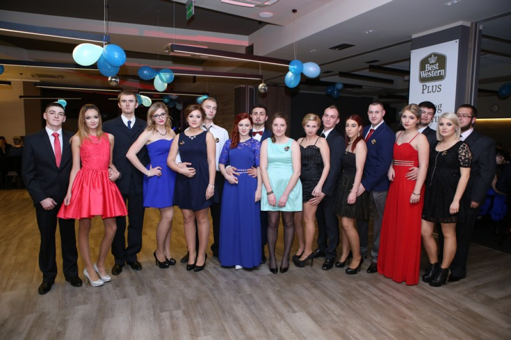 Studniówki 2016. Maturzyści ZSZ nr 1 w Brzegu, bawili się w czterogwiazdkowym hotelu [galeria zdjęć]
