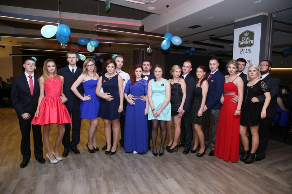 Studniówki 2016. Maturzyści ZSZ nr 1 w Brzegu, bawili się w czterogwiazdkowym hotelu [galeria zdjęć]