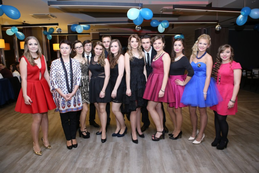 Studniówki 2016. Maturzyści ZSZ nr 1 w Brzegu, bawili się w czterogwiazdkowym hotelu [galeria zdjęć]