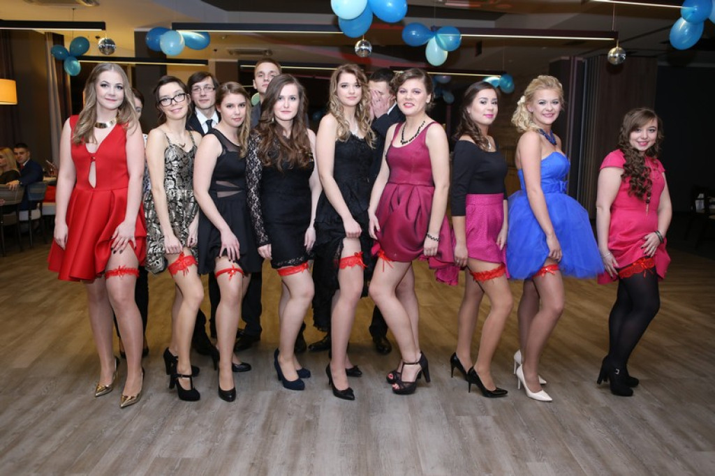 Studniówki 2016. Maturzyści ZSZ nr 1 w Brzegu, bawili się w czterogwiazdkowym hotelu [galeria zdjęć]