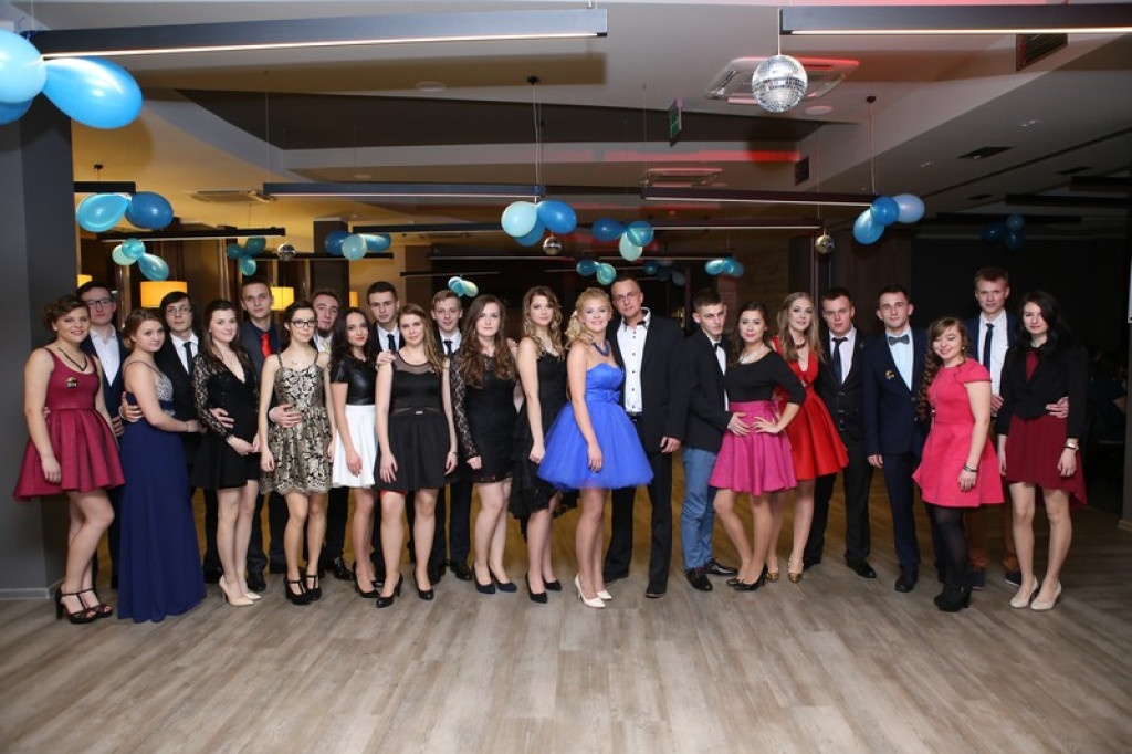 Studniówki 2016. Maturzyści ZSZ nr 1 w Brzegu, bawili się w czterogwiazdkowym hotelu [galeria zdjęć]