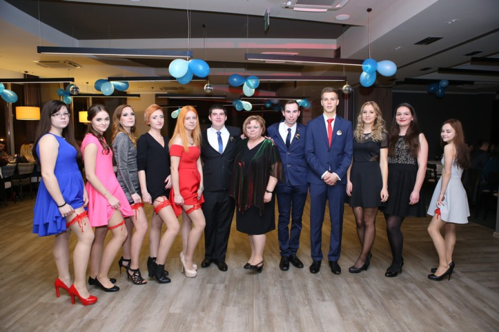 Studniówki 2016. Maturzyści ZSZ nr 1 w Brzegu, bawili się w czterogwiazdkowym hotelu [galeria zdjęć]